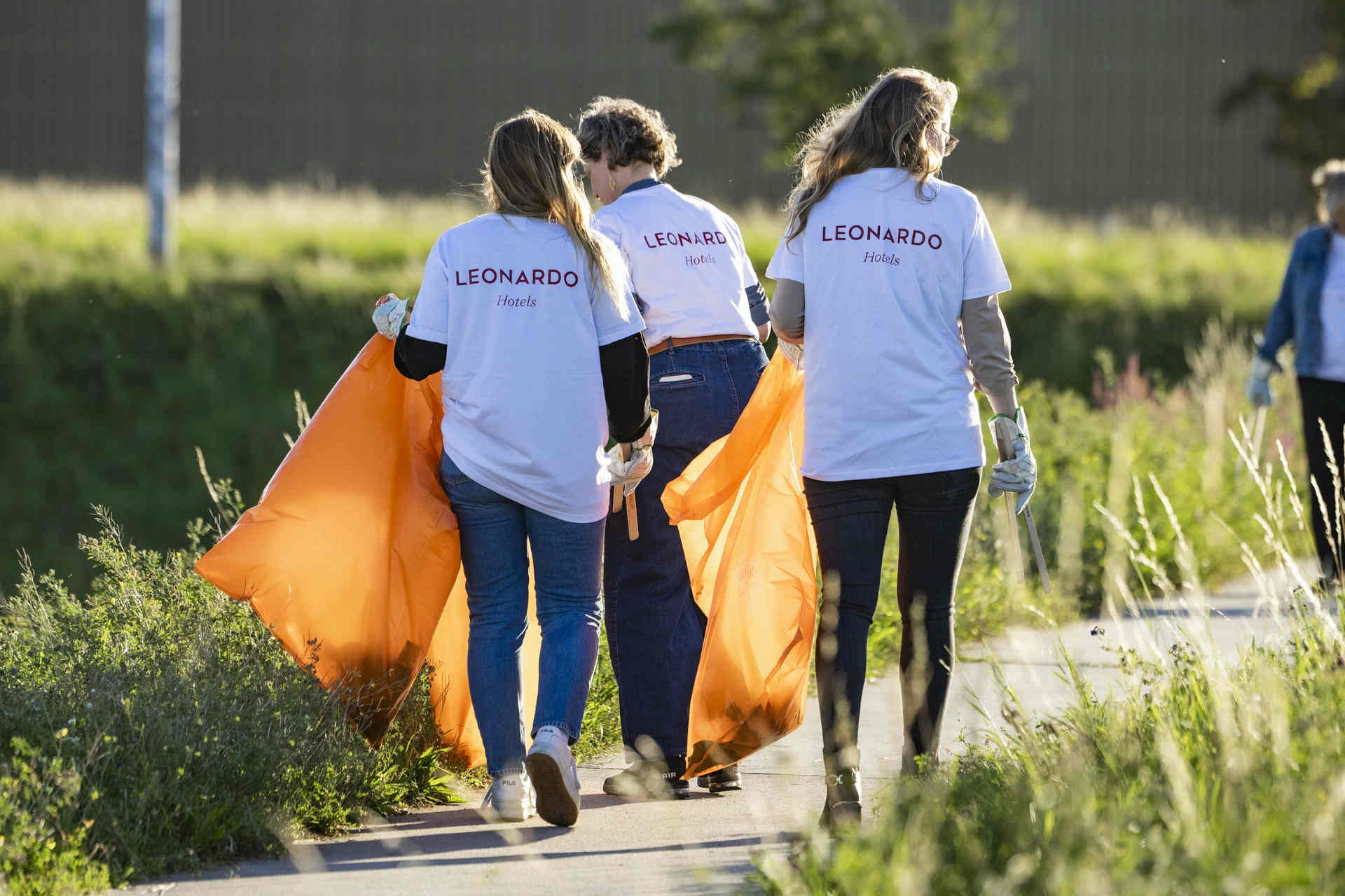 Mitarbeiter der Leonardo Hotels Central Europe Gruppe beteiligen sich aktiv beim Clean-up-Day 2025 © Leonardo Hotels Central Europe
