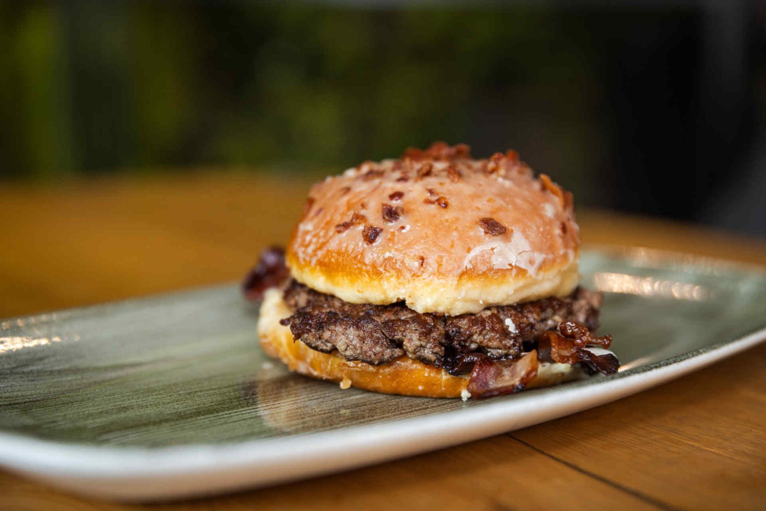 Krapfen-BBQ-Burger © ROBIN CONSULT Fellner