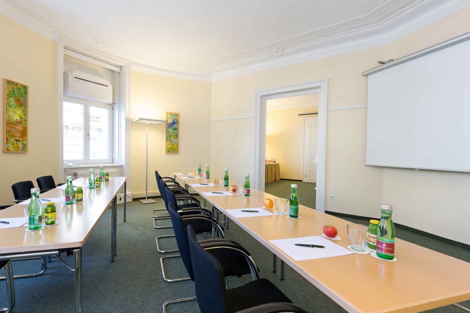 Heller Seminarraum im Hotel Kaiserhof Wien, Foto beigestellt