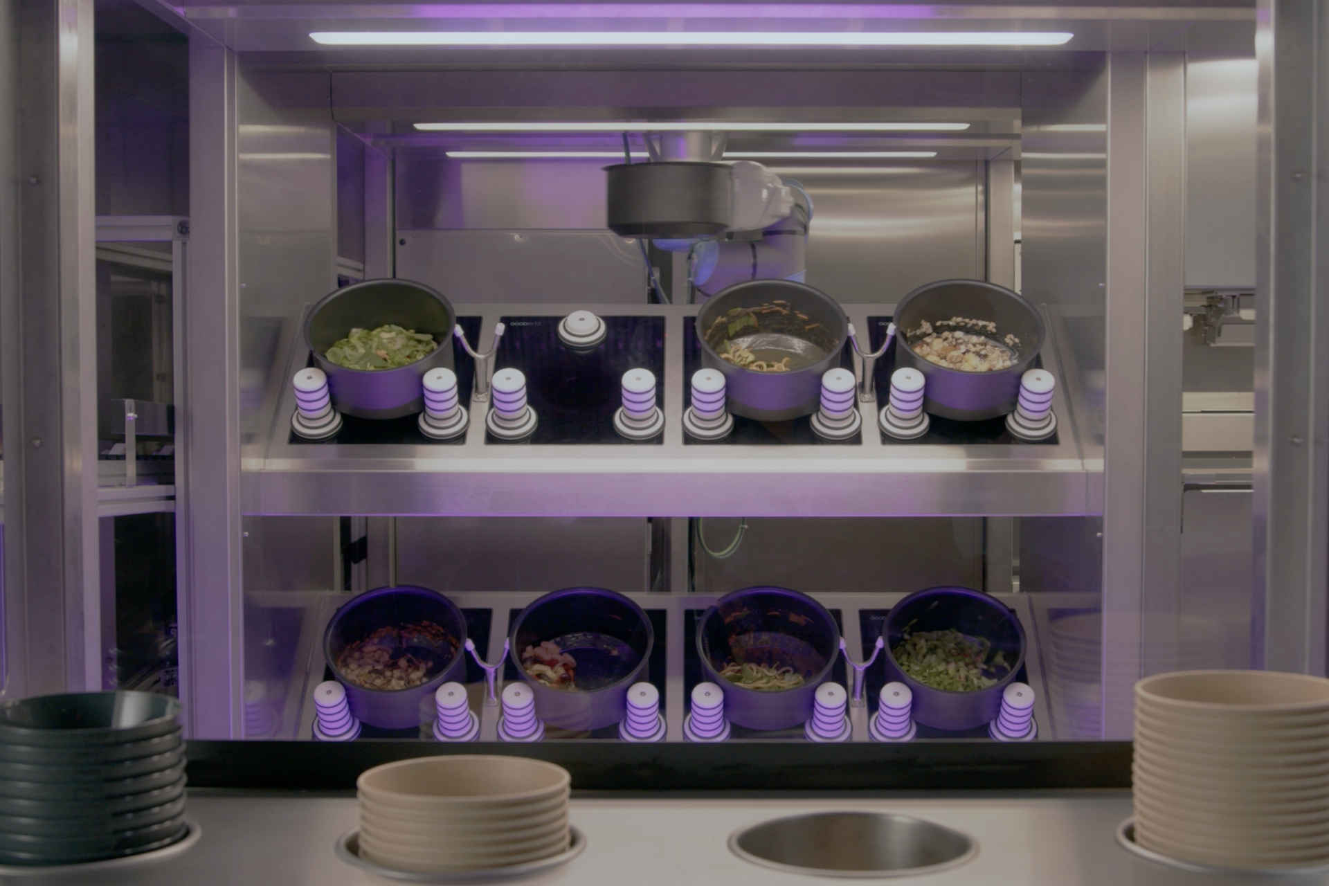 Robot Cooking Food © goodBytz