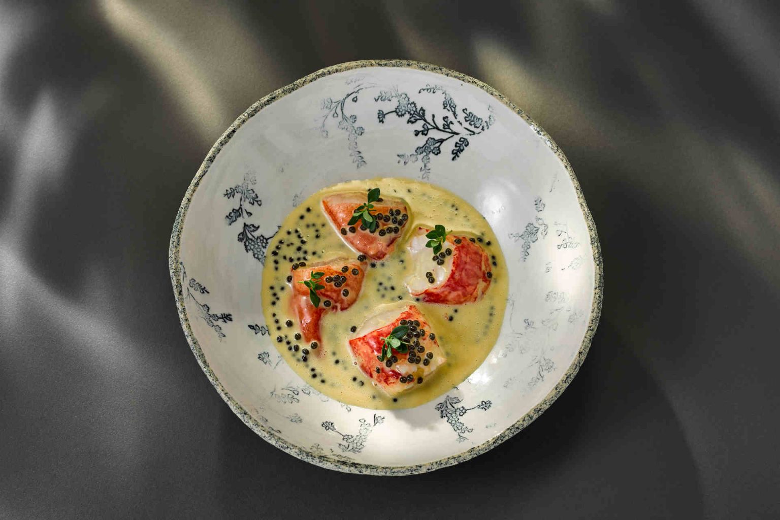 Hummer mit Kaviar und Beurre Blanc, Foto beigestellt