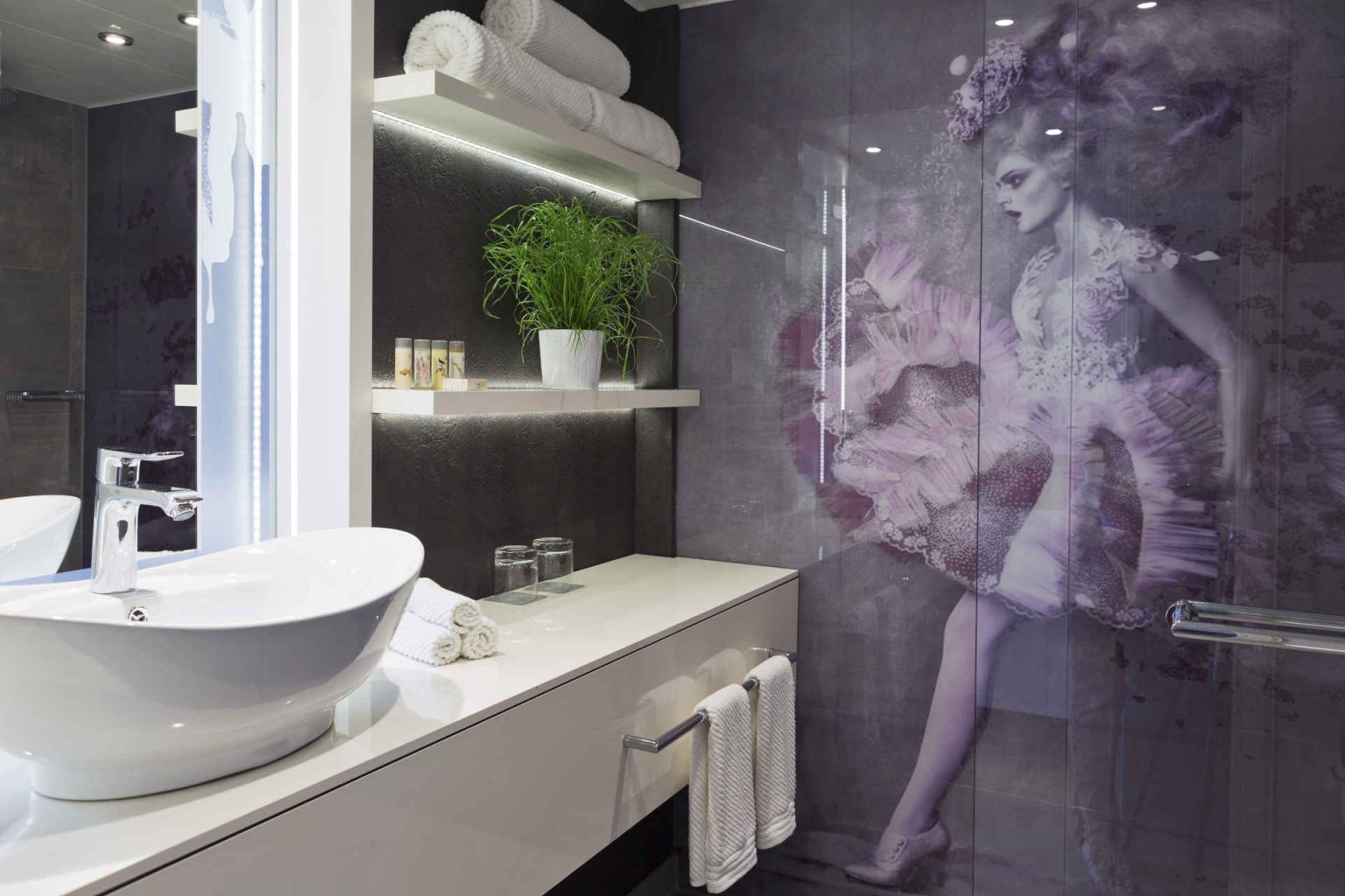 Bad im Renaissance Vienna Schönbrunn Hotel, Foto beigestellt