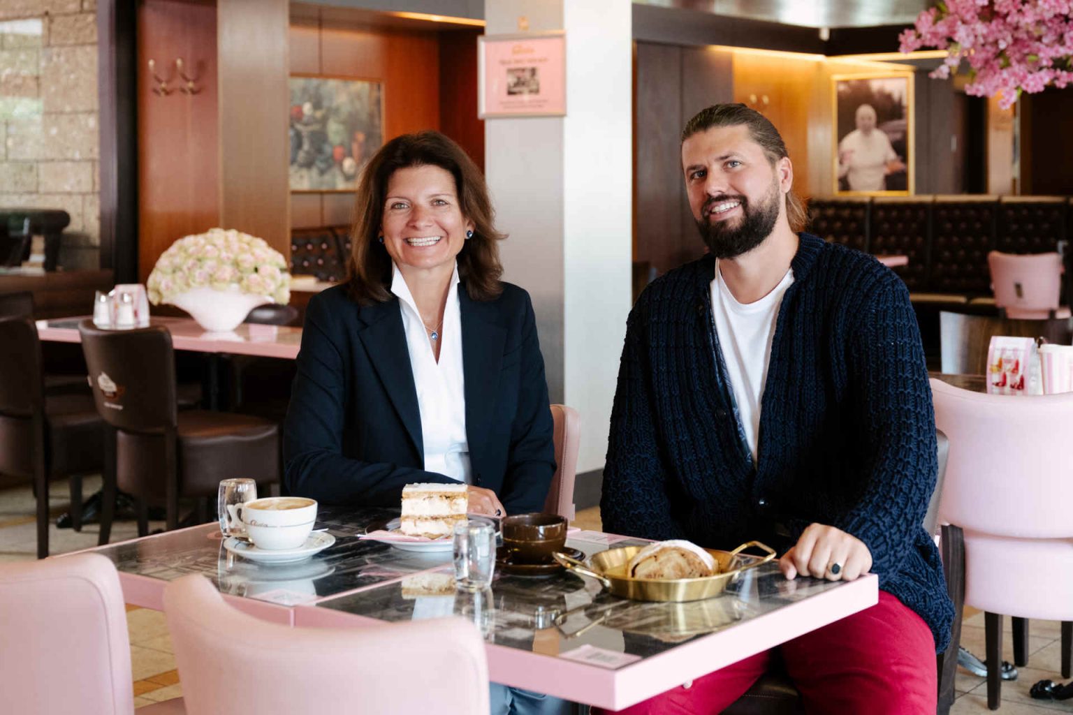 Lieferando Geschäftsführerin Natascha Mauthner und Dominik Prousek, Geschäftsführer der Café-Konditorei Aida © Chiara Milo