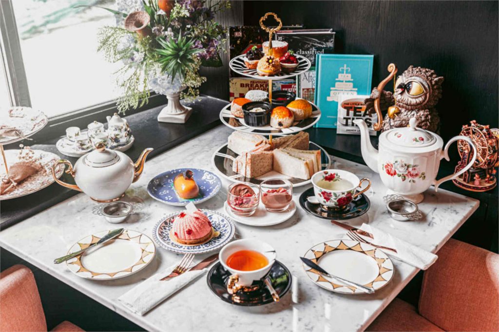 Tea Time © Artit Wongpradu / iStock