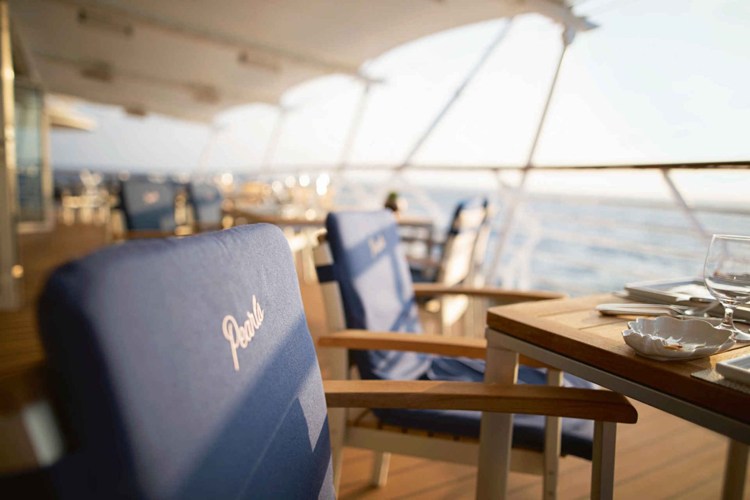 Restaurant Pearls auf der MS EUROPA © Hapag-Lloyd Cruises / Christian Wyrwa